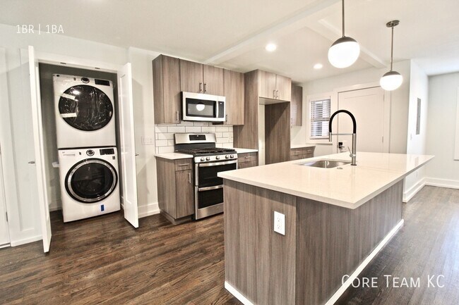 Building Photo - 4315 Roanoke Pkwy