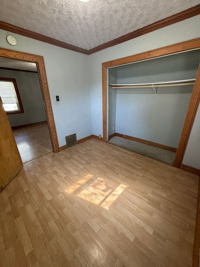 Building Photo - 1022 Forest Ave