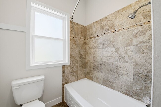 Building Photo - 1473 Clay St