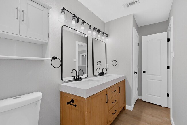 Building Photo - 1410 Thistle Cir