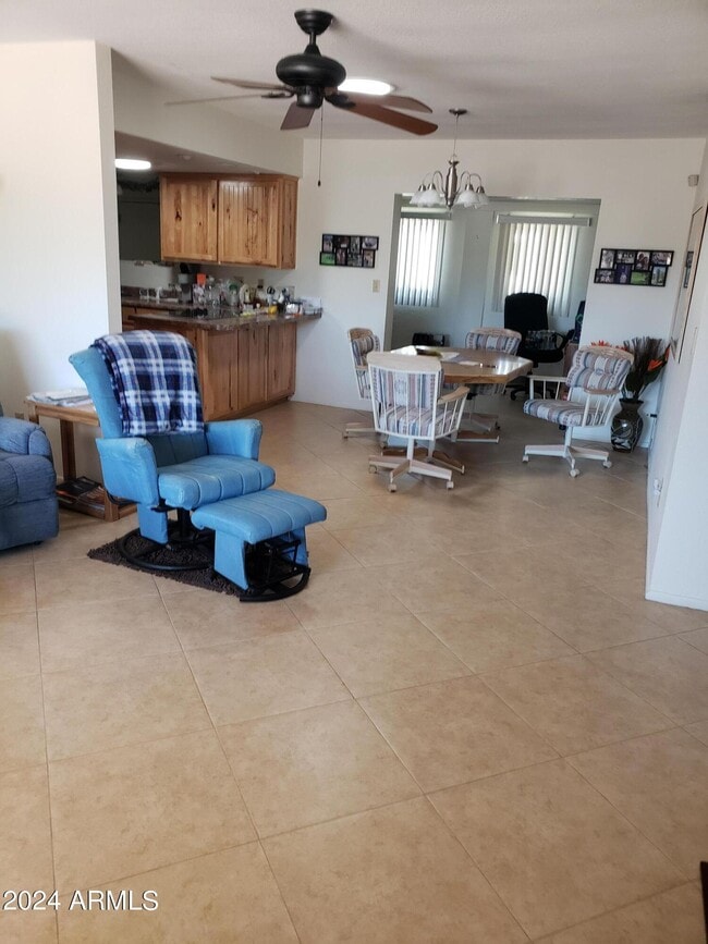 Building Photo - 908 S Ocotillo Dr