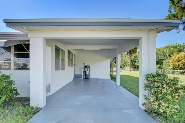 Building Photo - 6698 Belvedere Rd