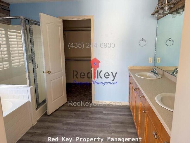 Building Photo - 1380 Single Family Home