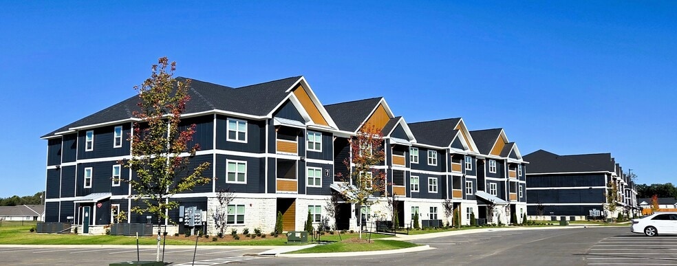 Primary Photo - Solstice Apartments