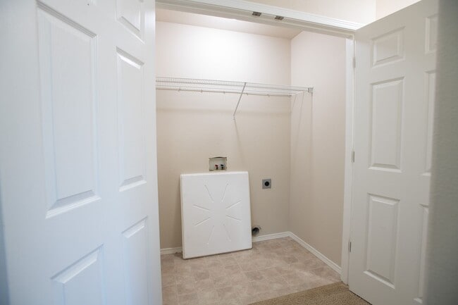 Building Photo - Light and Bright Beautiful 3 bedroom Home!