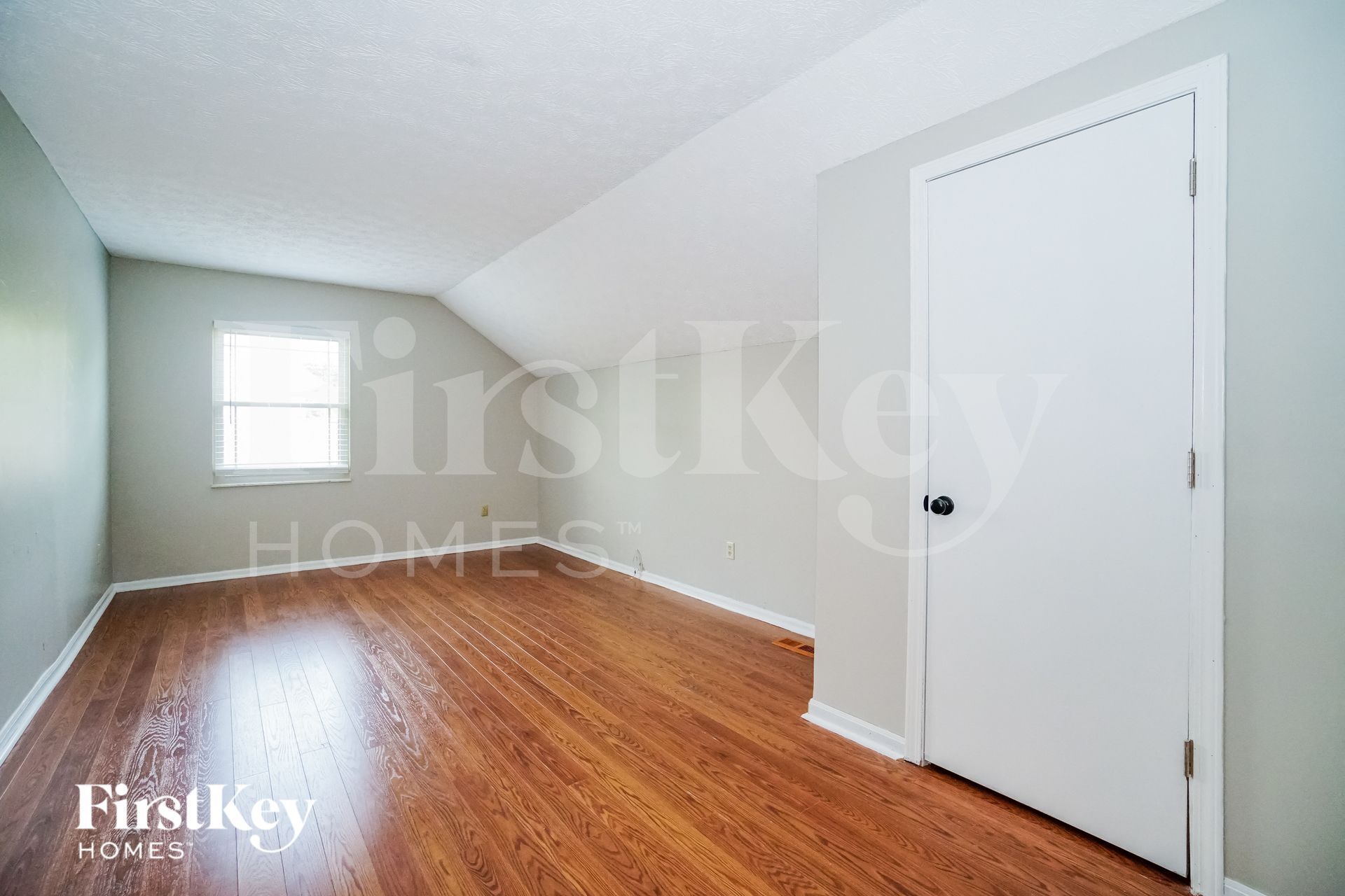 Building Photo - 5586 Edie Dr