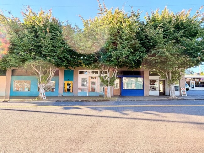 Building Photo - R0566