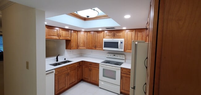 Building Photo - 2691 Sabal Springs Cir