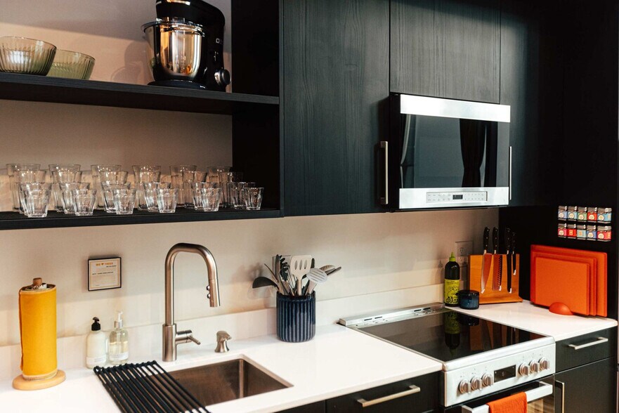 Building Photo - 1911 3rd Ave N