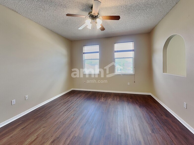 Building Photo - 138 Pine Isle Dr