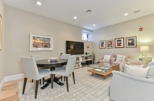 Building Photo - 9 Appleton St