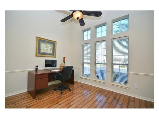 Building Photo - 1819 Rosenborough Ln N