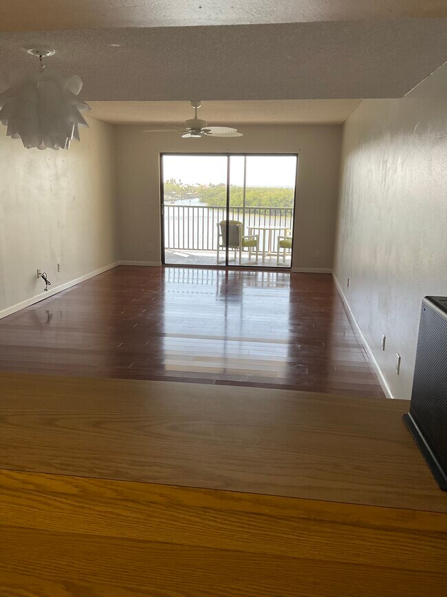 living area from kitchen - 3165 N Atlantic Ave