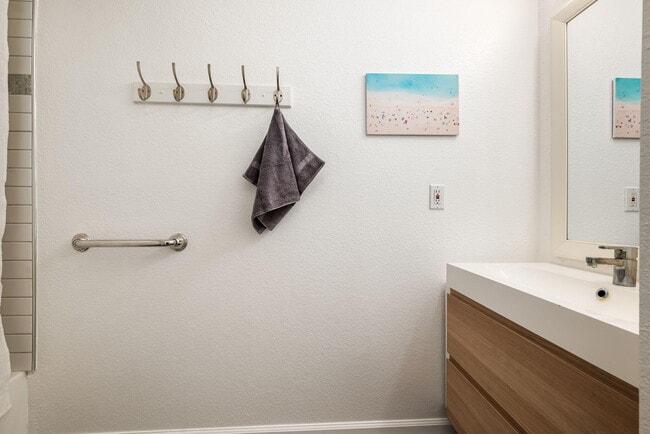 Building Photo - 2812 N Auburn Ct