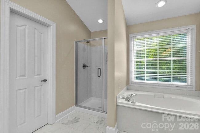 Building Photo - 1202 Coachman Dr