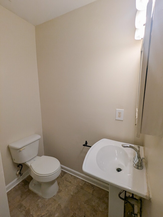Building Photo - 2871 Marco Dr NW