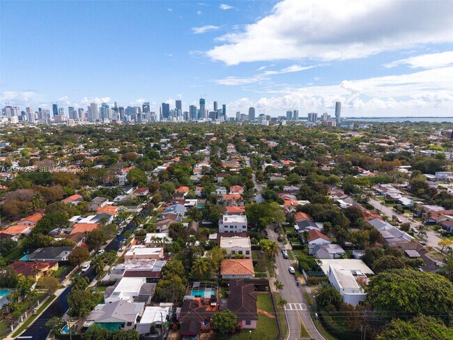 Building Photo - 1853 SW 17th St