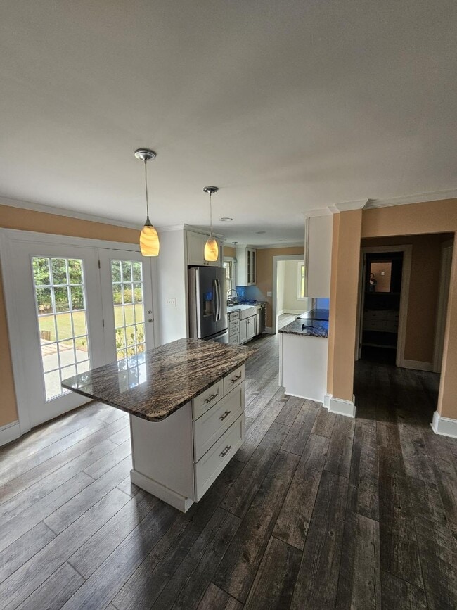 Building Photo - 217 Windsor Rd