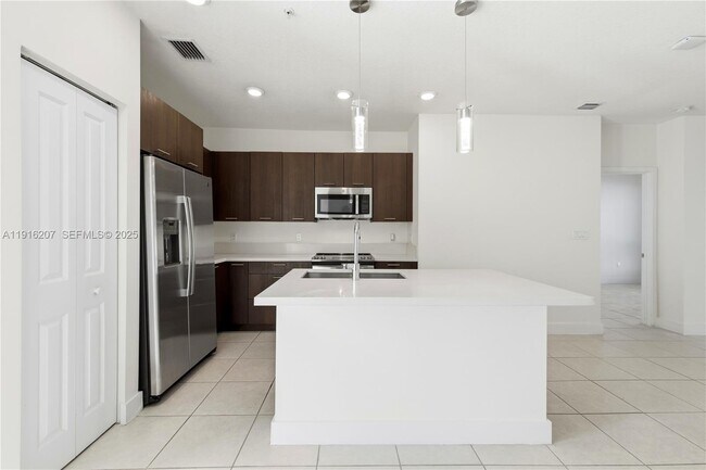 Building Photo - 8265 NW 41st St