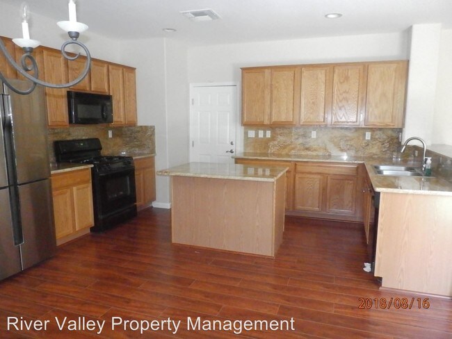 Building Photo - 4 br, 2.5 bath House - 1823 Spaletta Way