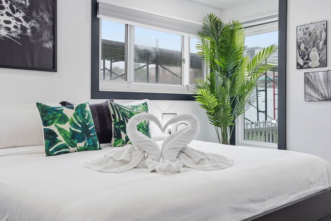 Building Photo - 8743 Thomas Dr