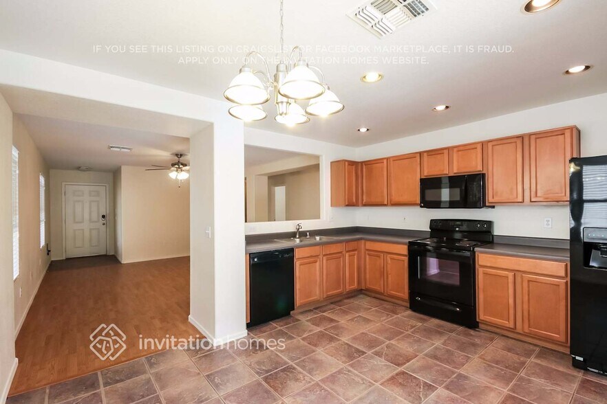 Building Photo - 2887 E Cherry Hills Dr