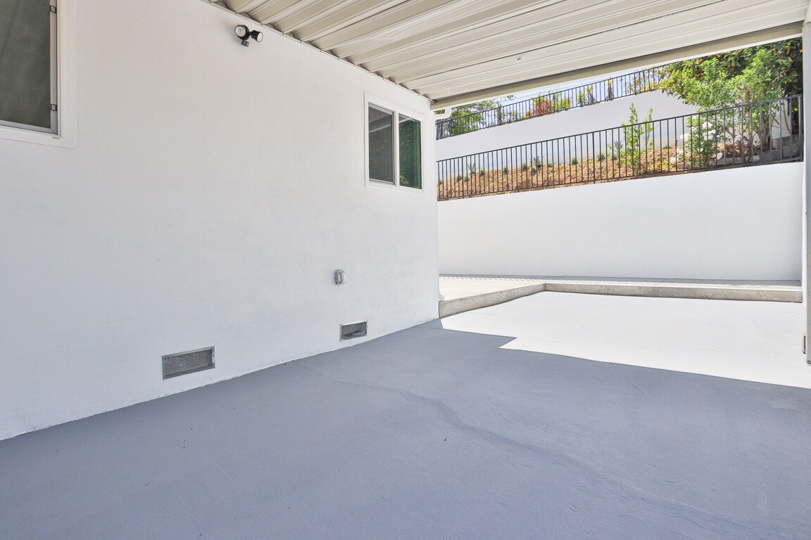 Building Photo - 1425 El Paso Dr