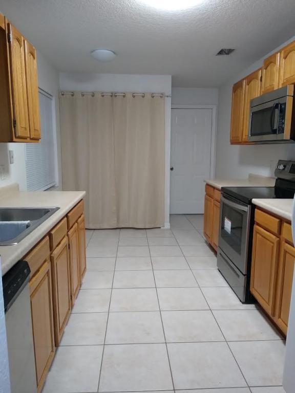 Building Photo - 4210 SW 89th Ave