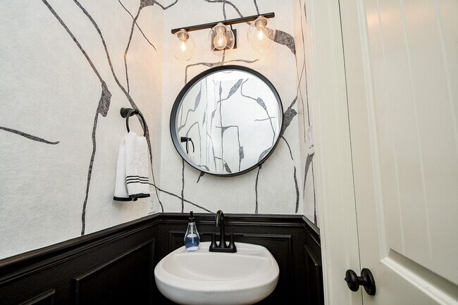 Building Photo - 24119 Via Renata Dr