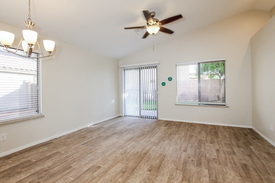 Building Photo - 10559 W Amelia Ave
