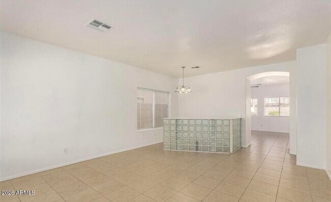 Building Photo - 11625 W Monroe St