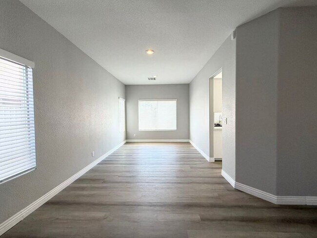 Building Photo - 10621 Olivebranch Ave