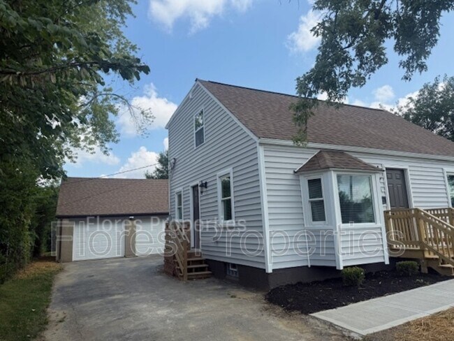 Building Photo - 1018 Urana Ave