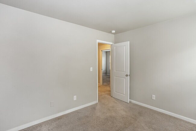 Building Photo - 204 Neal Dr