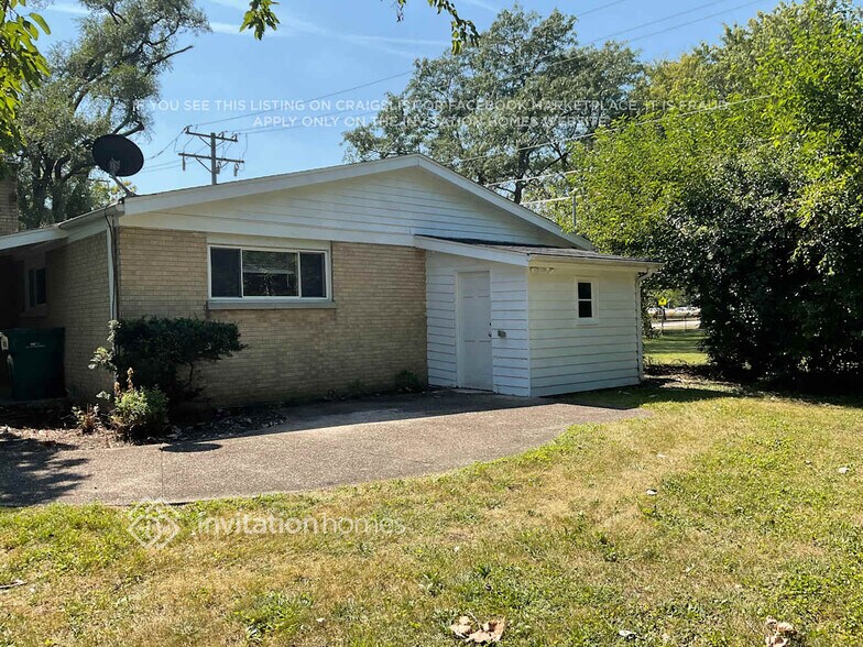 Building Photo - 1462 Deerfield Rd