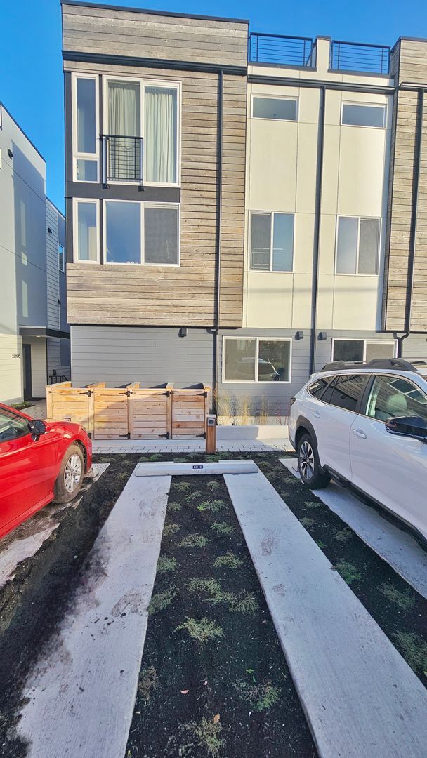 Building Photo - Brand New 2 Bed 2 Bath Townhome in North Beacon Hill, Seattle.