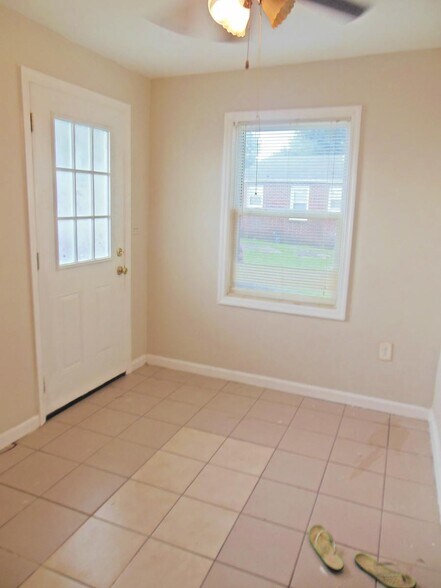 Building Photo - 3602 Rose Dr