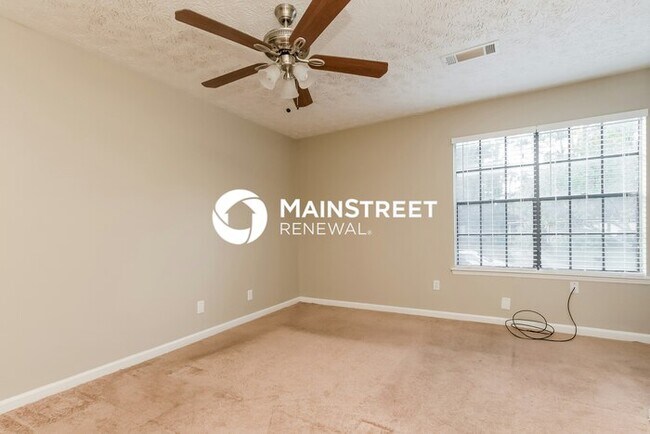 Building Photo - 3 Bedroom Pet-Friendly Home in Lithonia, GA with Main Street Renewal