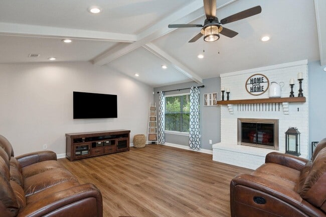 Building Photo - 615 St Martin Cove