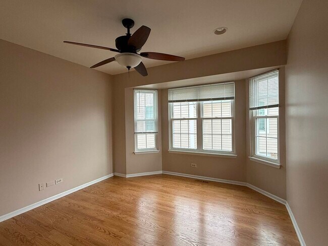 Building Photo - 991 Sweetflower Dr