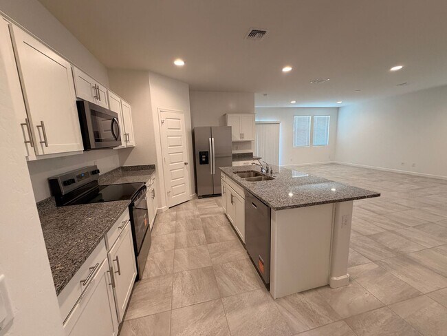 Building Photo - 1481 N Fenway Dr