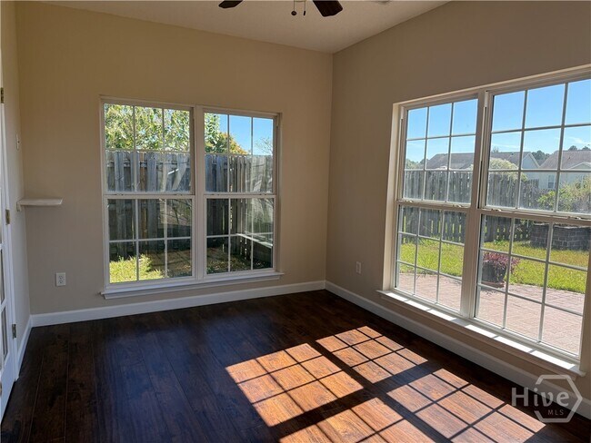 Building Photo - 107 Willow Point Cir