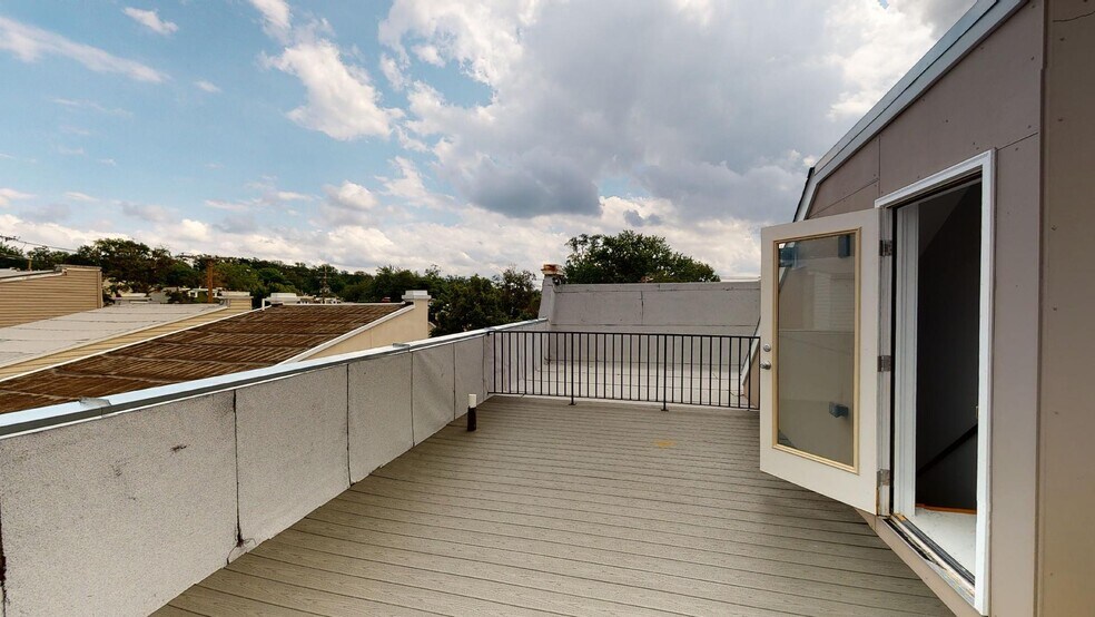 Building Photo - 409 Upshur St NW