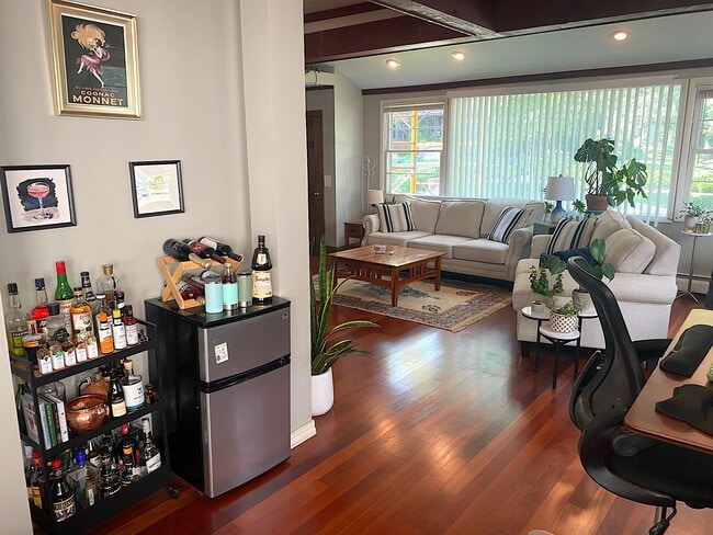 Space for mini bar or small work area - 2417 W 22nd St