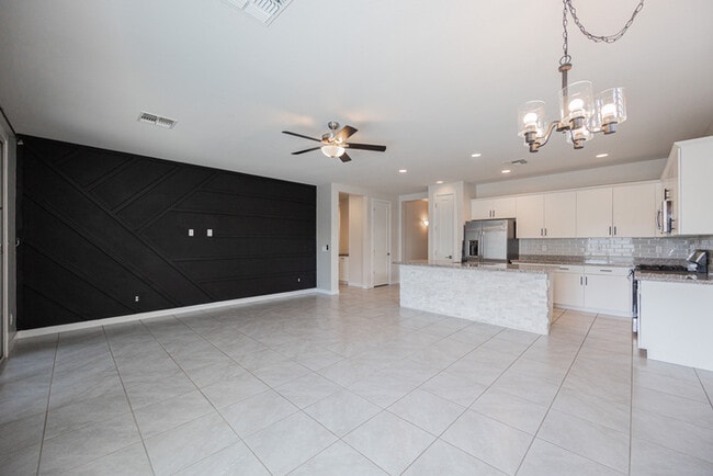 Building Photo - 42381 W Mira Ct