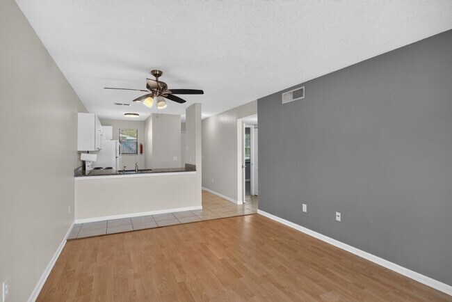 Building Photo - 700 W Pope Rd