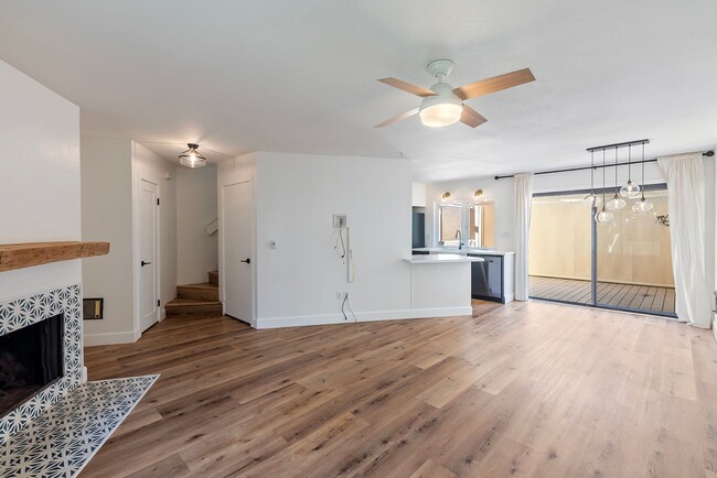 Building Photo - Light-Filled 2BR/2.5BA Townhouse with Private Patio & 2-Car Garage Near UCSD & UTC