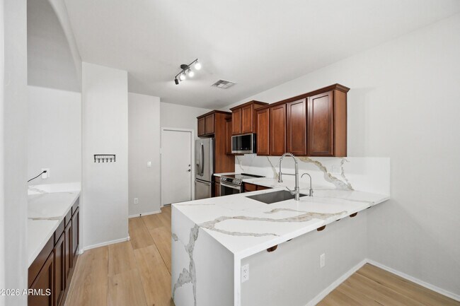 Building Photo - 2250 E Wayland Dr