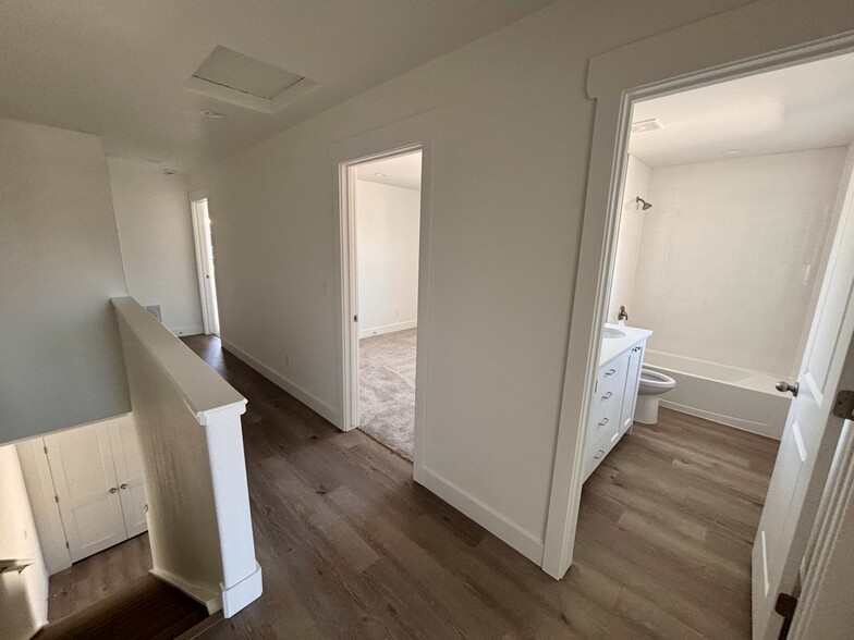 Building Photo - 1549 Tyram Grv