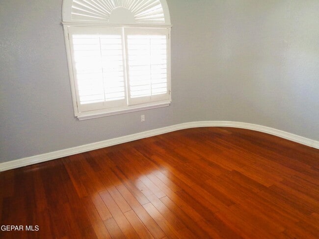 Building Photo - 2120 Greenlee Dr